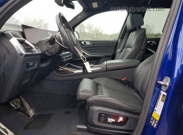 5UX33EM07P9P22727 2023 BMW X7 Синий Вид салона спереди