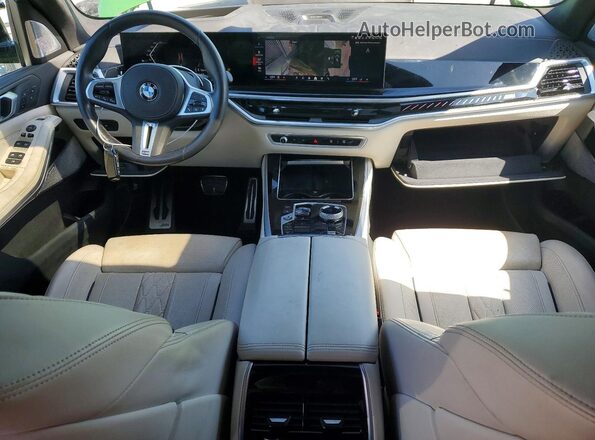 5UX33EU05R9U01899 2024 BMW X5 Green Widok deski rozdzielczej