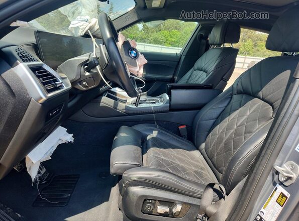 5UX33EX00S9W23381 2025 BMW X6 Silver Vista interior delantera
