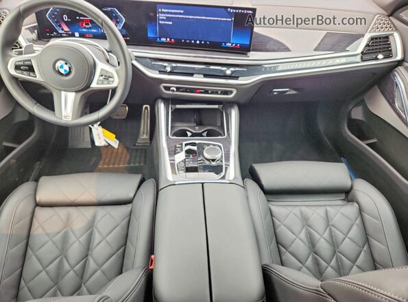 5UX33EX00T9152396 2026 BMW X6 Белый Вид панели приборов