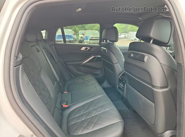 5UX33EX00T9152396 2026 BMW X6 Белый Вид задних сидений