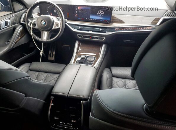 5UX33EX08R9V08764 2024 BMW X6 Blue Вид панелі приладів