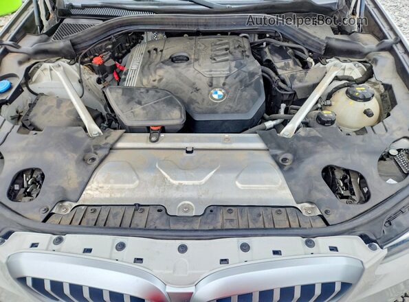 5UX43DP00N9M67880 2022 BMW X3 White Vista del compartimento del motor