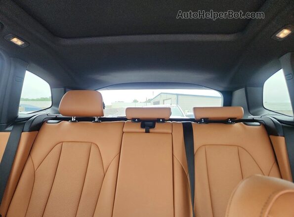 5UX43DP00N9M67880 2022 BMW X3 White Vista de los asientos traseros