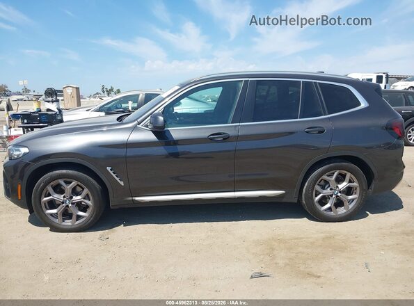 5UX43DP02P9T36601 2023 BMW X3 Gray Vista interior trasera