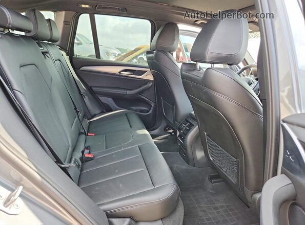 5UX43DP03R9U76384 2024 BMW X3 Silver Հետևի նստատեղերի տեսք
