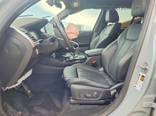 5UX43DP03R9W67206 2024 BMW X3 Gray Вид салону спереду