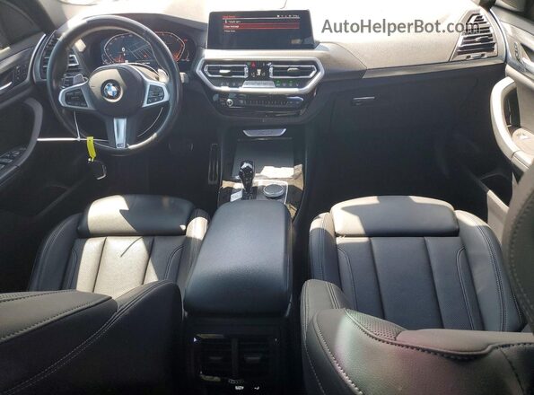 5UX43DP06R9U90621 2024 BMW X3 White Առջևի վահանակի տեսք