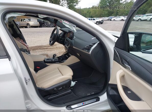 5UX43DT02R9U60585 2024 BMW X4 White Вид салону спереду