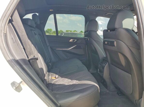 5UX43EU00S9Z20658 2025 BMW X5 White უკანა სალონის ხედი