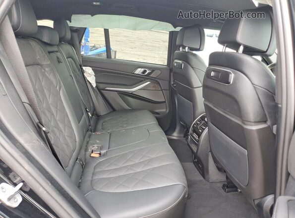 5UX43EU00T9160622 2026 BMW X5 Black Widok wnętrza z tyłu