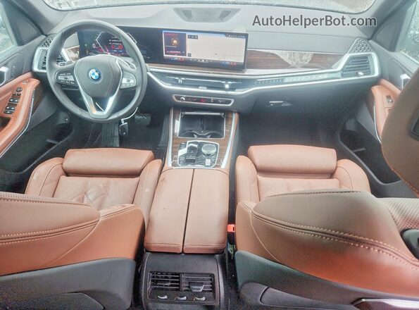 5UX43EU02T9256946 2026 BMW X5 Green Առջևի վահանակի տեսք