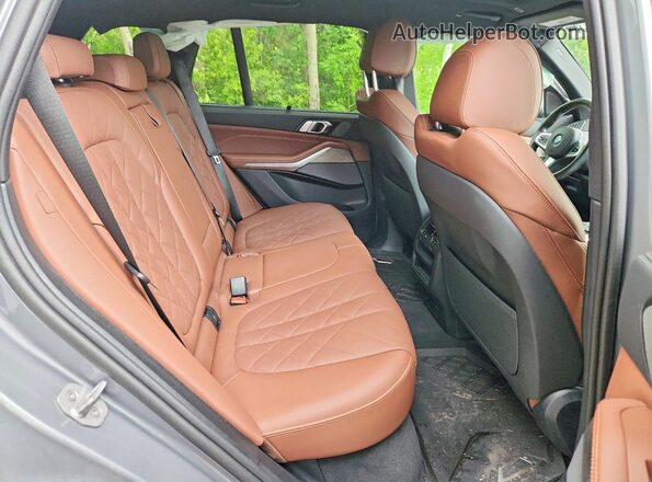 5UX43EU03R9V48131 2024 BMW X5 Серебряный Вид задней части салона