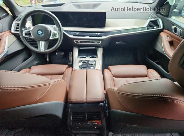 5UX43EU03R9V48131 2024 BMW X5 Серебряный Вид панели приборов