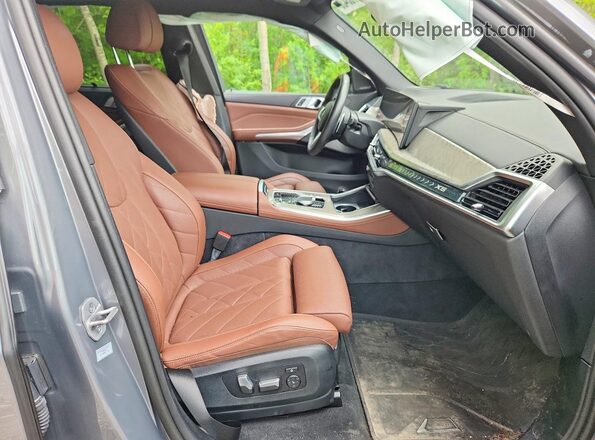 5UX43EU03R9V48131 2024 BMW X5 Серебряный Вид салона спереди
