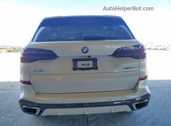 5UX43EU04R9T34586 2024 BMW X5 White Vista trasera