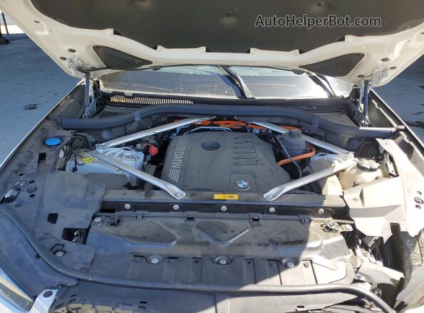 5UX43EU04R9T34586 2024 BMW X5 White Vista del compartimento del motor