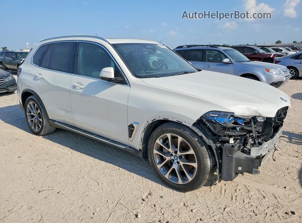 5UX43EU04R9U07861 2024 BMW X5 Белый Передняя правая четверть