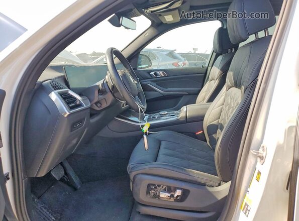 5UX43EU04R9U07861 2024 BMW X5 Белый Вид салона спереди
