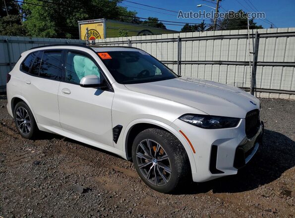 5UX43EU05R9V29323 2024 BMW X5 White Front right