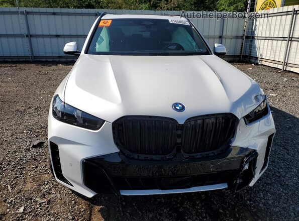 5UX43EU05R9V29323 2024 BMW X5 White Front view