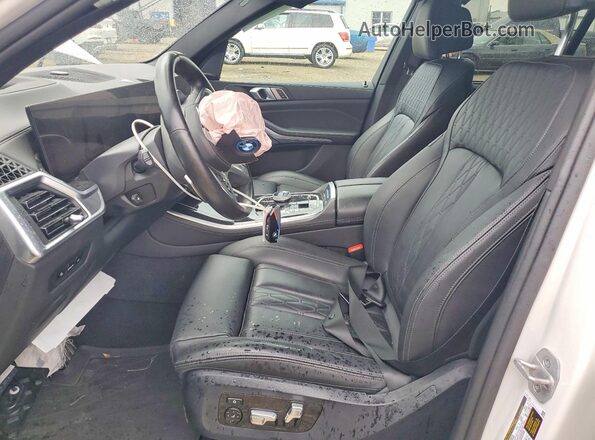 5UX43EU0XR9V41371 2024 BMW X5 White Widok wnętrza z przodu