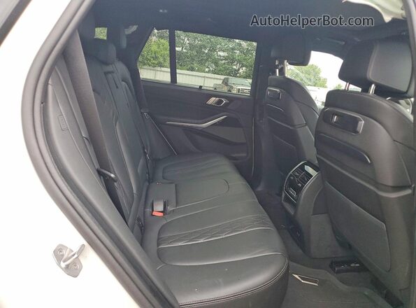 5UX43EU0XR9V41371 2024 BMW X5 White Widok wnętrza z tyłu