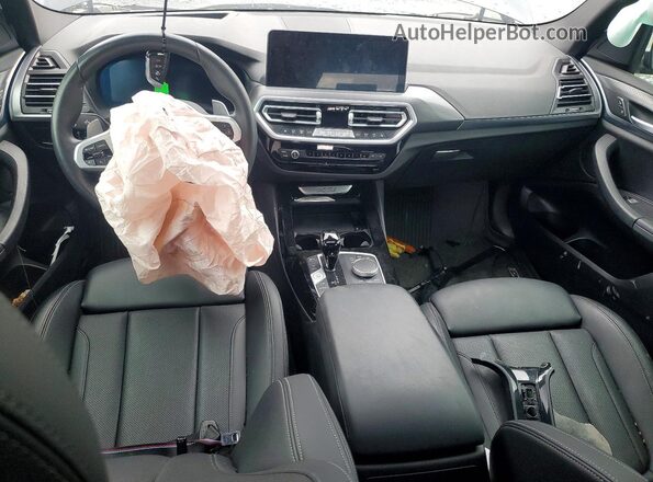 5UX53DP00R9W43904 2024 BMW X3 Black Вид панелі приладів