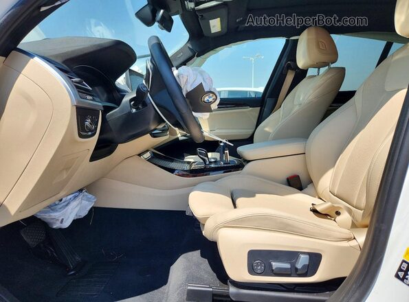 5UX53DP02N9M87438 2022 BMW X3 White Widok wnętrza z przodu