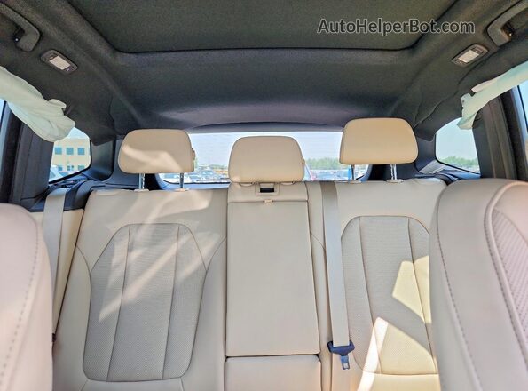 5UX53DP02N9M87438 2022 BMW X3 White Widok tylnych siedzeń