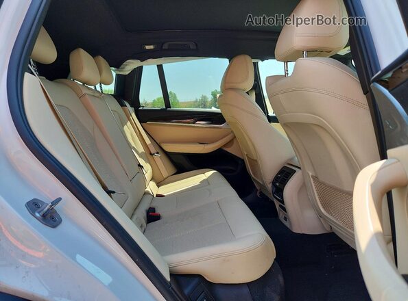 5UX53DP02N9M87438 2022 BMW X3 White Widok wnętrza z tyłu