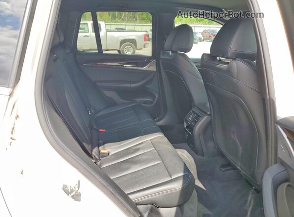 5UX53DP03N9M81292 2022 BMW X3 White Vista interior trasera