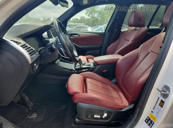 5UX53DP04N9L05030 2022 BMW X3 White Front interior view