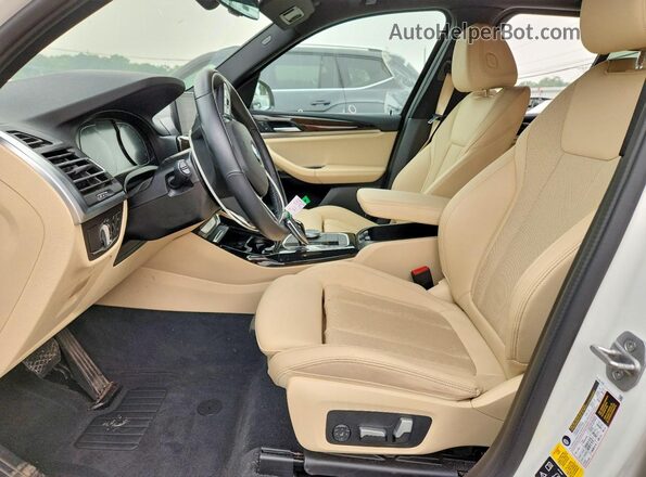 5UX53DP05N9L86703 2022 BMW X3 Белый Вид салона спереди