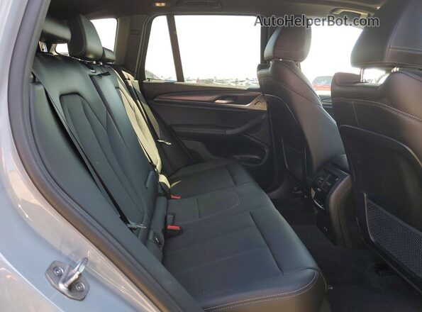 5UX53DP06N9J58208 2022 BMW X3 Gray Rear interior view