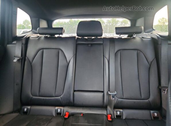 5UX53DP06N9M13648 2022 BMW X3 White Rear seats view