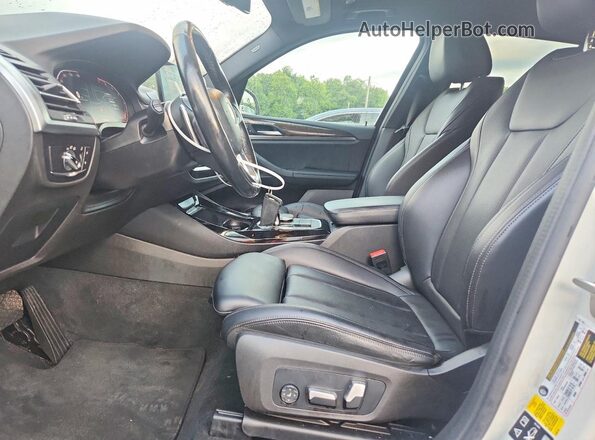 5UX53DP06N9M13648 2022 BMW X3 White Front interior view