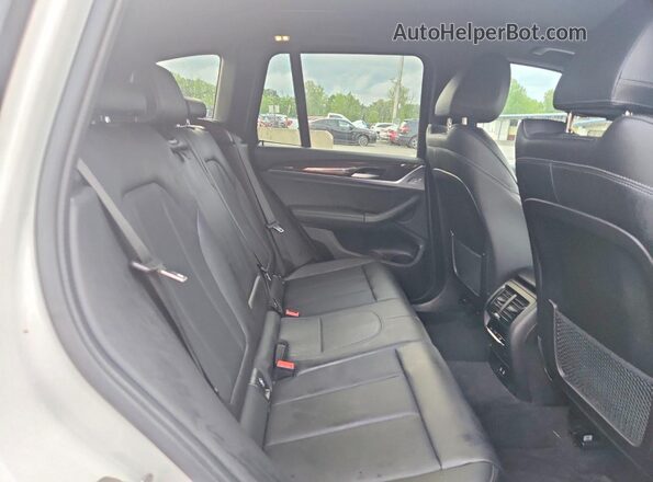 5UX53DP06N9M13648 2022 BMW X3 White Rear interior view