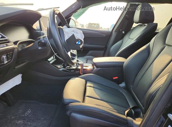 5UX53DP06R9U75749 2024 BMW X3 Черный Вид салона спереди