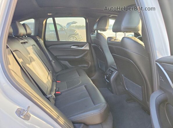 5UX53DP08R9W13386 2024 BMW X3 Белый Вид задней части салона
