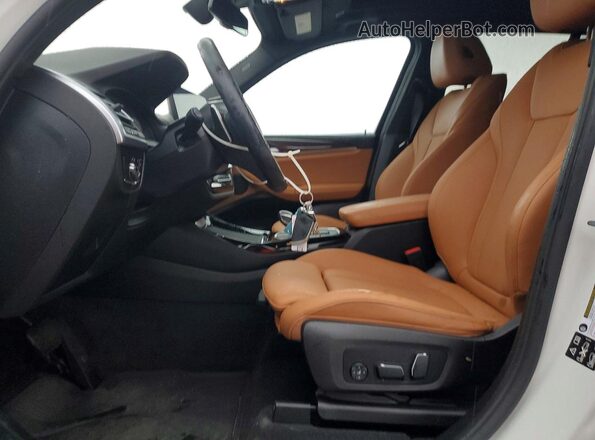 5UX53DP09R9X22620 2024 BMW X3 White Front interior view