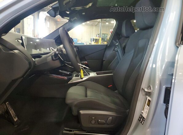 5UX53GP04T9204956 2026 BMW X3 Gray Widok wnętrza z przodu