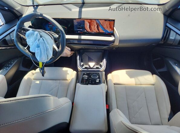 5UX53GP05S9Y81514 2025 BMW X3 Blue Vista del salpicadero