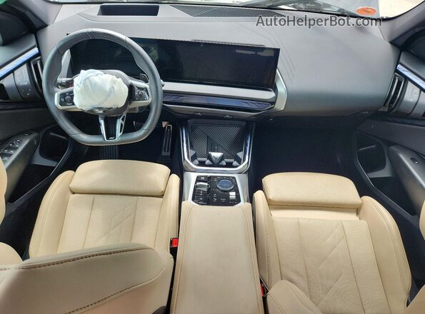 5UX53GP06S9043265 2025 BMW X3 Gray Dashboard view