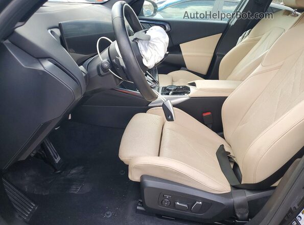 5UX53GP06S9043265 2025 BMW X3 Gray Front interior view