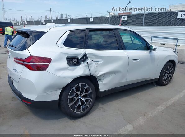 5UX53GP09T9364640 2026 BMW X3 White Widok wnętrza z tyłu