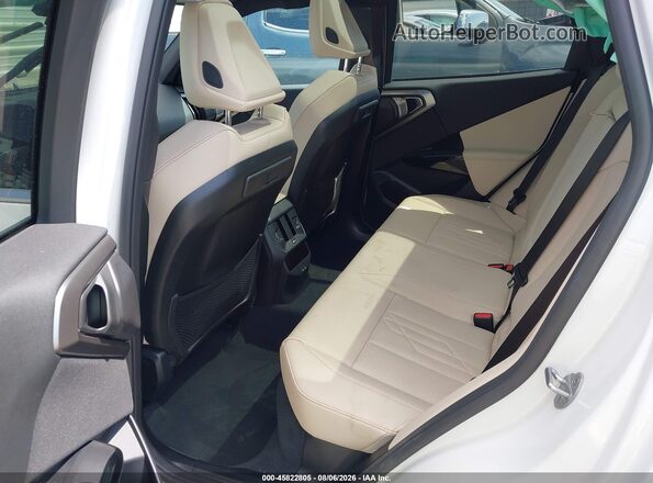 5UX53GP09T9364640 2026 BMW X3 White Widok naklejki z numerem VIN