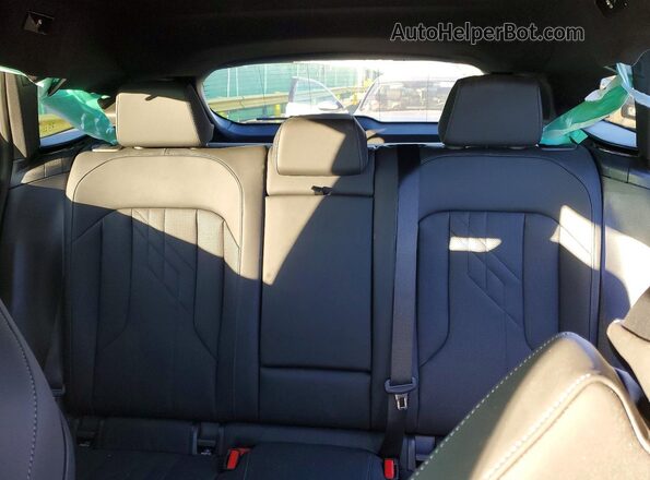 5UX73GP04S9Z85906 2025 BMW X3 Cream უკანა სავარძლების ხედი