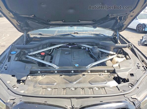 5UXCR4C03M9G06563 2021 BMW X5 Black ძრავის განყოფილების ხედი
