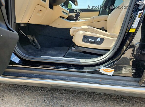 5UXCR4C05M9F51145 2021 BMW X5 Black VIN sticker view